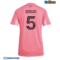 Camisa de Futebol Inter Miami Sergio Busquets #5 Equipamento Principal Mulheres 2025-26 Manga Curta